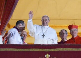El papa cumple 12 de años de pontificado en el hospital