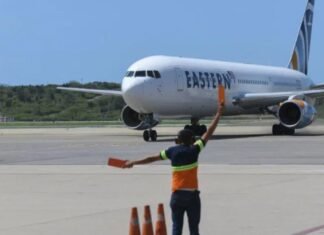 Llega vuelo con 208 migrantes venezolanos desde EE.UU.
