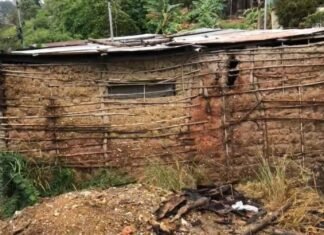 Una familia está a punto de quedar damnificada por deslizamientos de tierra en Barquisimeto