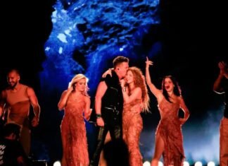 Shakira sorprende a sus fans junto a Carlos Vives en el segundo concierto en Medellín