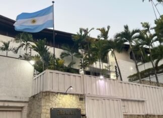Opositores asilados en embajada de Argentina están en territorio estadounidense