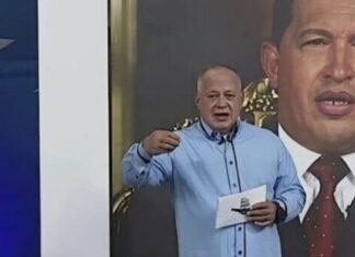 Cabello asegura que hubo negociación en salida de asilados en embajada de Argentina