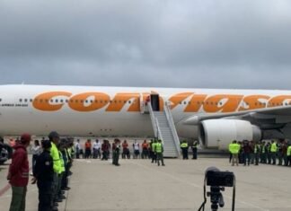 Llegaron al país 168 migrantes repatriados desde EEUU