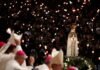 Miles de peregrinos asistieron a la procesión de las velas en honor a la Virgen de Fátima