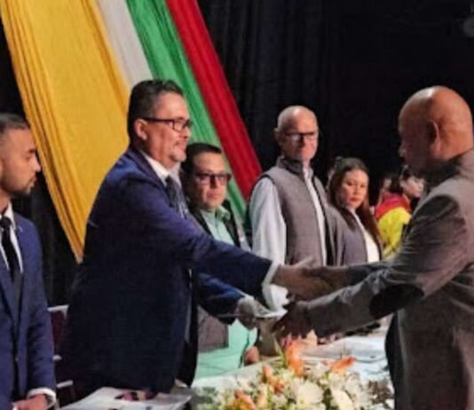 CNE entregó credenciales y proclamó como nuevo Gobernador de Lara a Luis Reyes Reyes