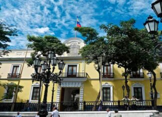 Venezuela y Uruguay acuerdan reactivar servicios consulares