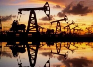 Los precios del crudo caen más del 5 % tras la respuesta iraní al ataque de EEUU