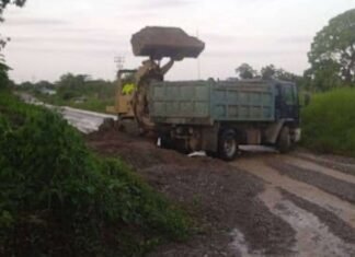 Atienden emergencias de lluvias y retiran sedimentos en eje víal de San Miguel en Lara