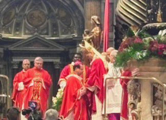 Arzobispo de Barquisimeto recibe el Palio Arzobispal de manos del Papa León XIV en Roma