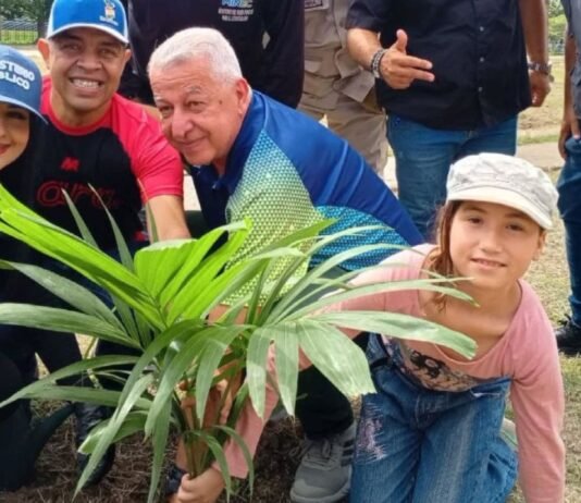 Reforestan con chaguaramos y araguaneyes el Parque del Este en Barquisimeto