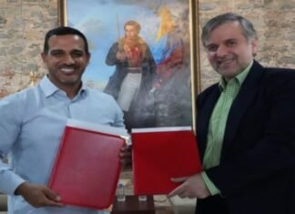 Venezuela e Irán firmaron acuerdo oficial para producir fibra óptica