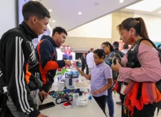 Realizaron exposición científica en el 16° Aniversario de la Universidad de Hidrocarburos