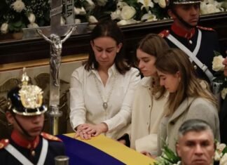 Clase política colombiana y familiares llenan el Capitolio para despedir a Uribe Turbay