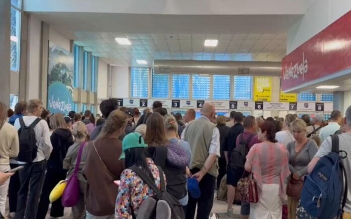 2025-08-19 - Llegan 551 turistas rusos en la Isla de Margarita