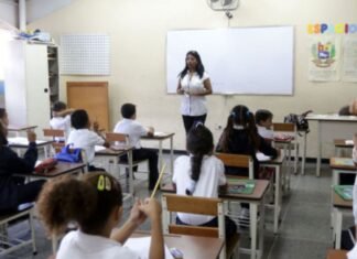 Maestros ratifican que volverán a las aulas de clases el próximo #16Sep