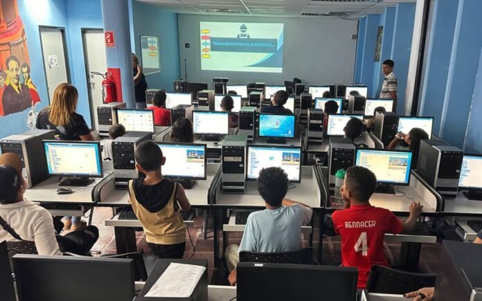 2025-09-18 - Jóvenes de Lara culminaron tercer encuentro de Aventuras Robóticas 2025