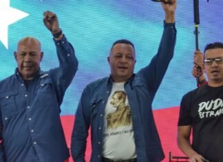 Ministro de Comunas entregó certificados de financiamientos de la 2da Consulta Nacional en Lara