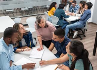 AVEC insta a impulsar la formación de más docentes