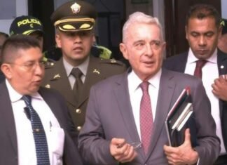 Tribunal revoca condena por soborno en actuación penal a Álvaro Uribe