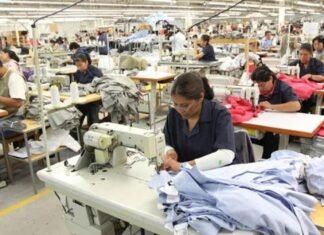 Industria del vestido se prepara para atender la demanda durante la temporada decembrina