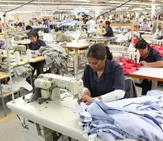 Industria del vestido se prepara para atender la demanda durante la temporada decembrina